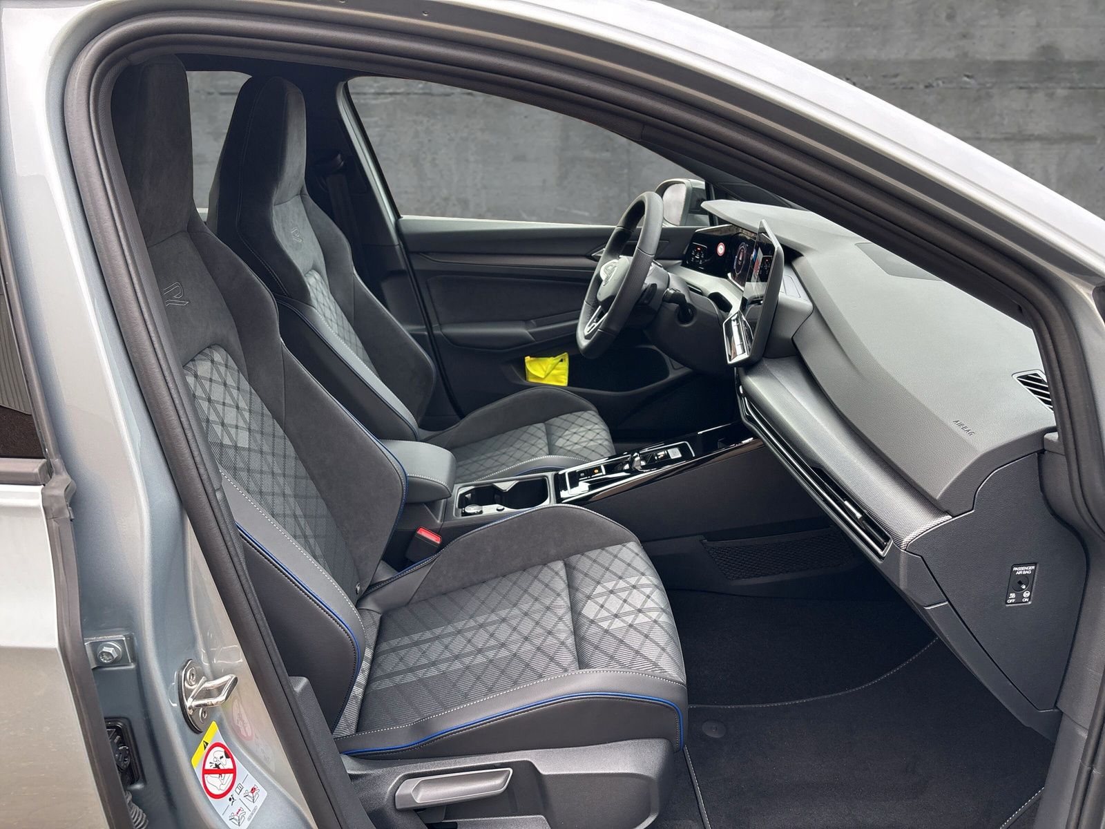 Fahrzeugabbildung Volkswagen Golf  2.0 TDI R-Line DSG AppConnect Standheizung