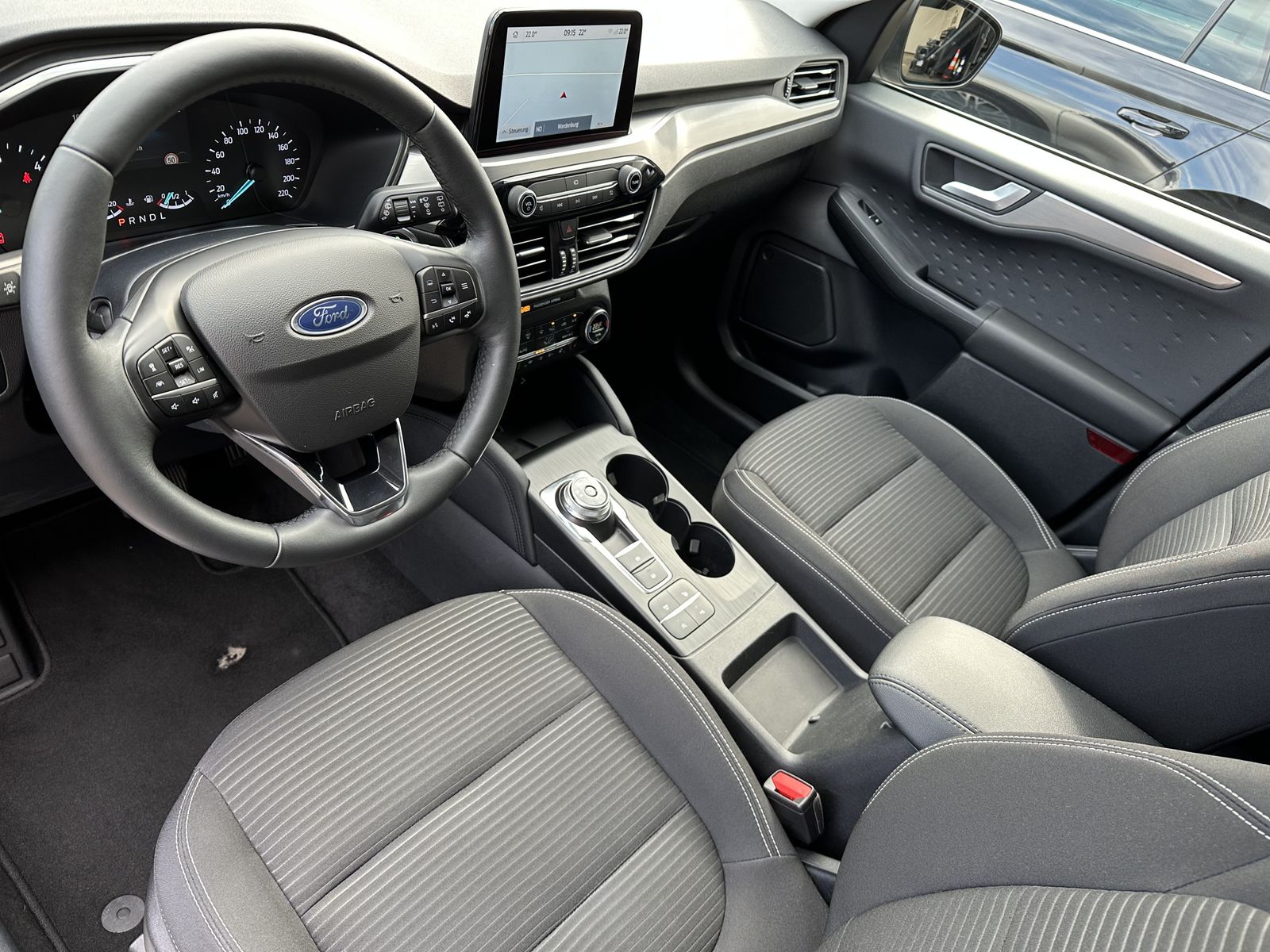 Fahrzeugabbildung Ford Kuga 2.0 EB 4x4 Titanium Aut. NAV+LED+PANO+TEMPO
