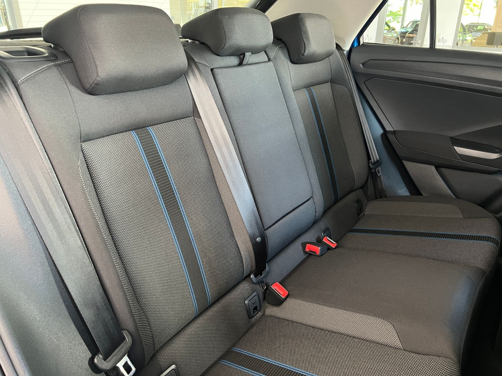 Fahrzeugabbildung Volkswagen T-Roc Comfortline 2.0 TDI DSG 4Motion *AHK, Stan