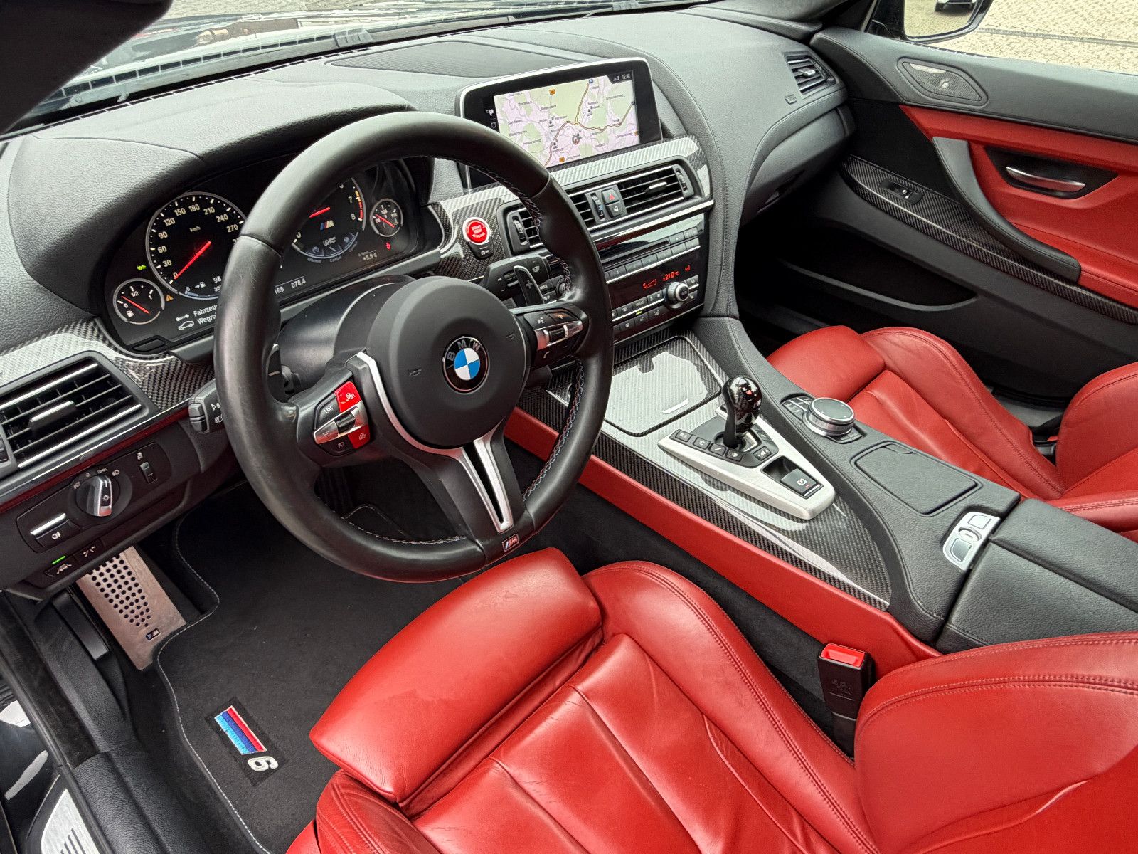 Fahrzeugabbildung BMW M6 Gran Coupe/CARBON/EXCLUSIVE/BLACK&RED/