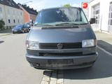 Volkswagen T4 Caravelle - blaue Volkswagen T4 Caravelle