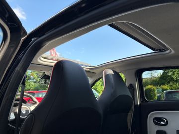 Fahrzeugabbildung Renault Twingo Vibes Electric Navi DAB Faltdach SHZ uvm.