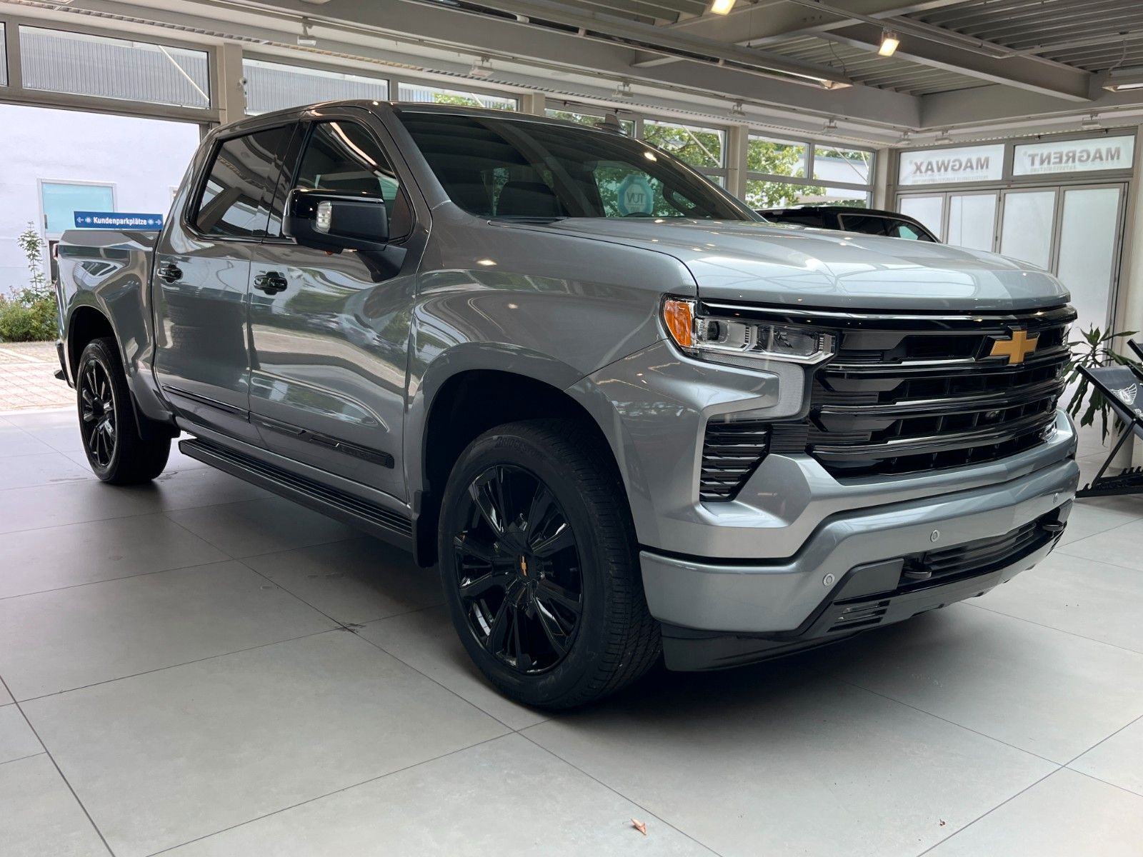 Fahrzeugabbildung Chevrolet Silverado 6.2 V8 High Country Black Package