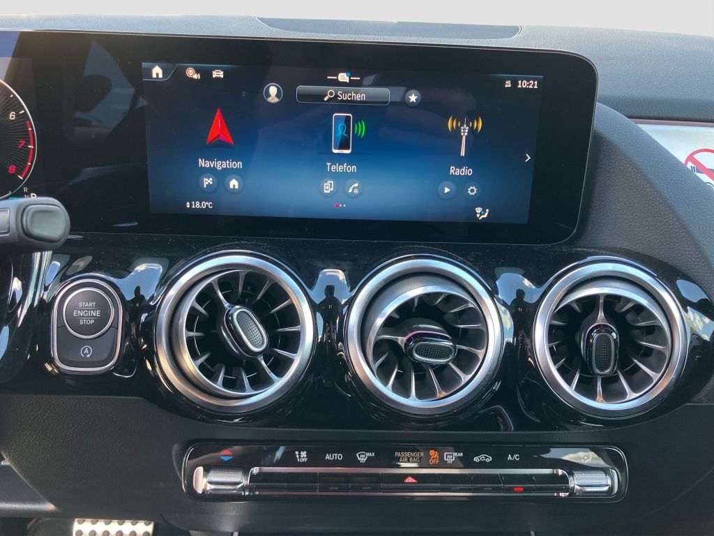 Fahrzeugabbildung Mercedes-Benz GLA 200 AMG Line*Night Paket*el. Heckklappe*LED