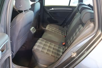 Volkswagen Golf VII GTD 2.0 TDI DSG AID+ACC+KEY+PANO+AHK