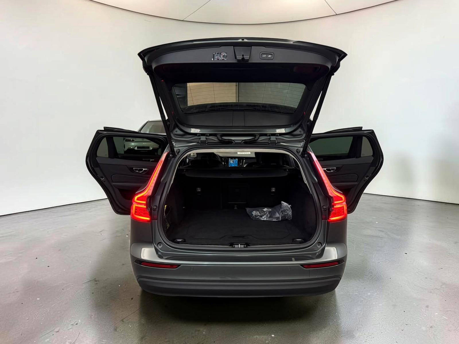 Volvo V60 Kombi Core Hybrid AWD*ACC*AHK*LED*KEYLESS