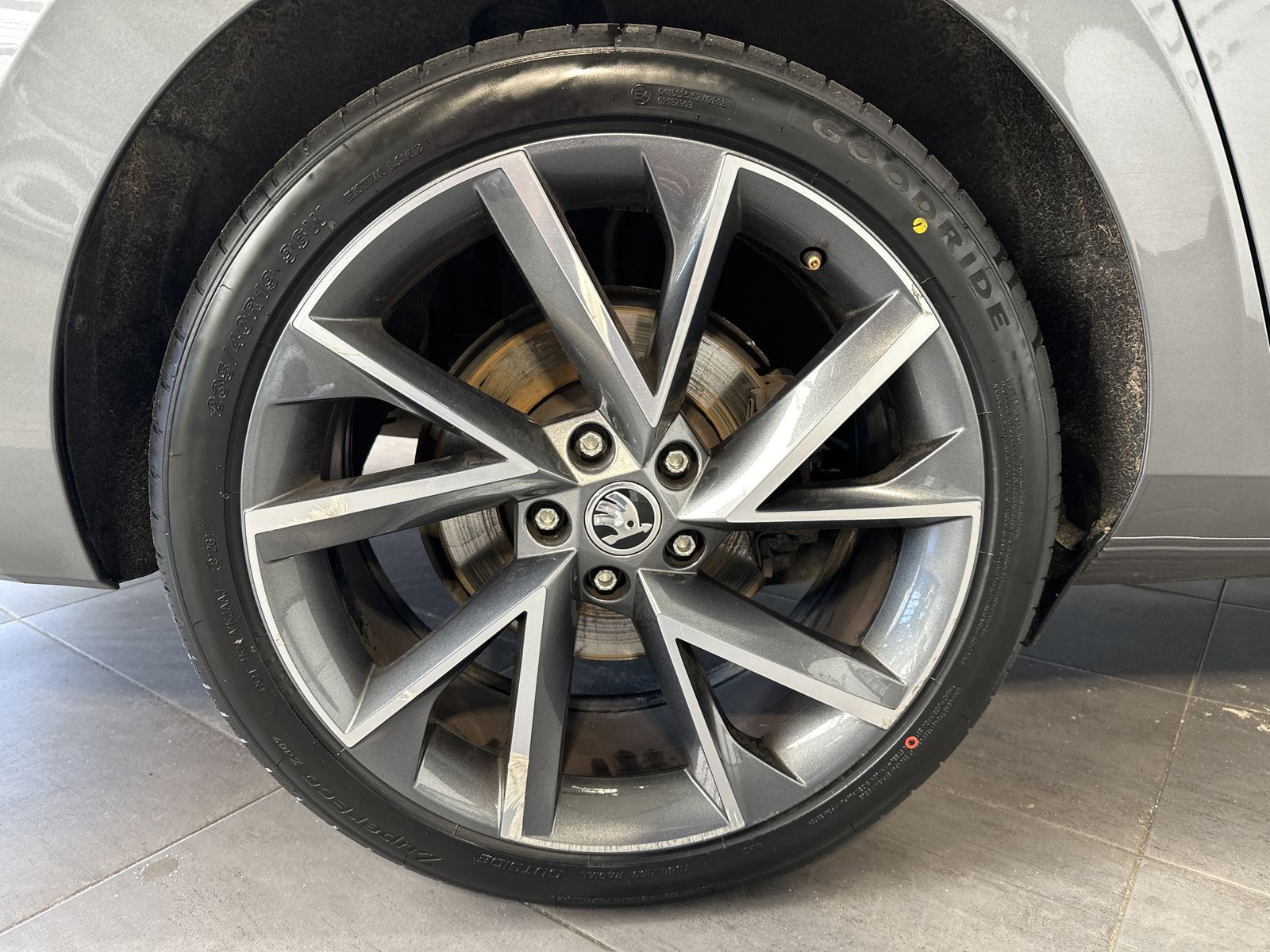 Fahrzeugabbildung SKODA Superb Sportline iV NAV+LED+AHK+PANO+CANTON+19ZO