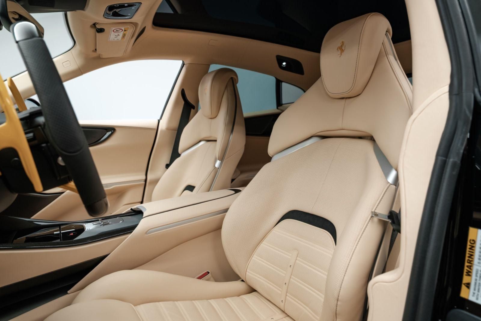 Fahrzeugabbildung Ferrari Purosangue V12 FULL CARBON/LIFT/MASSAGE/STOCK