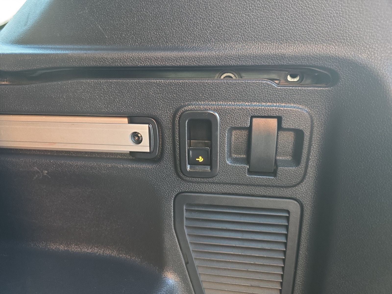 Fahrzeugabbildung Volkswagen Touran Highline+NAVI+LEDER+LED+AHK+TEMPOMAT+DSG