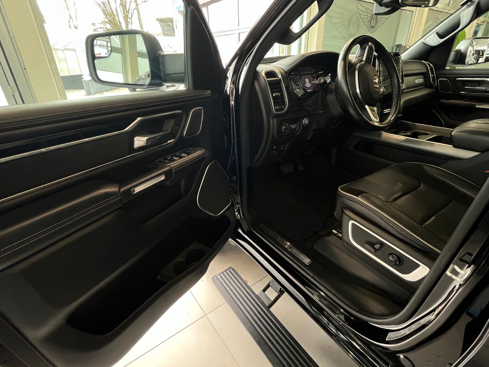 Fahrzeugabbildung Dodge RAM 1500 Laramie Night  Navi*AHK*LPG*Pano