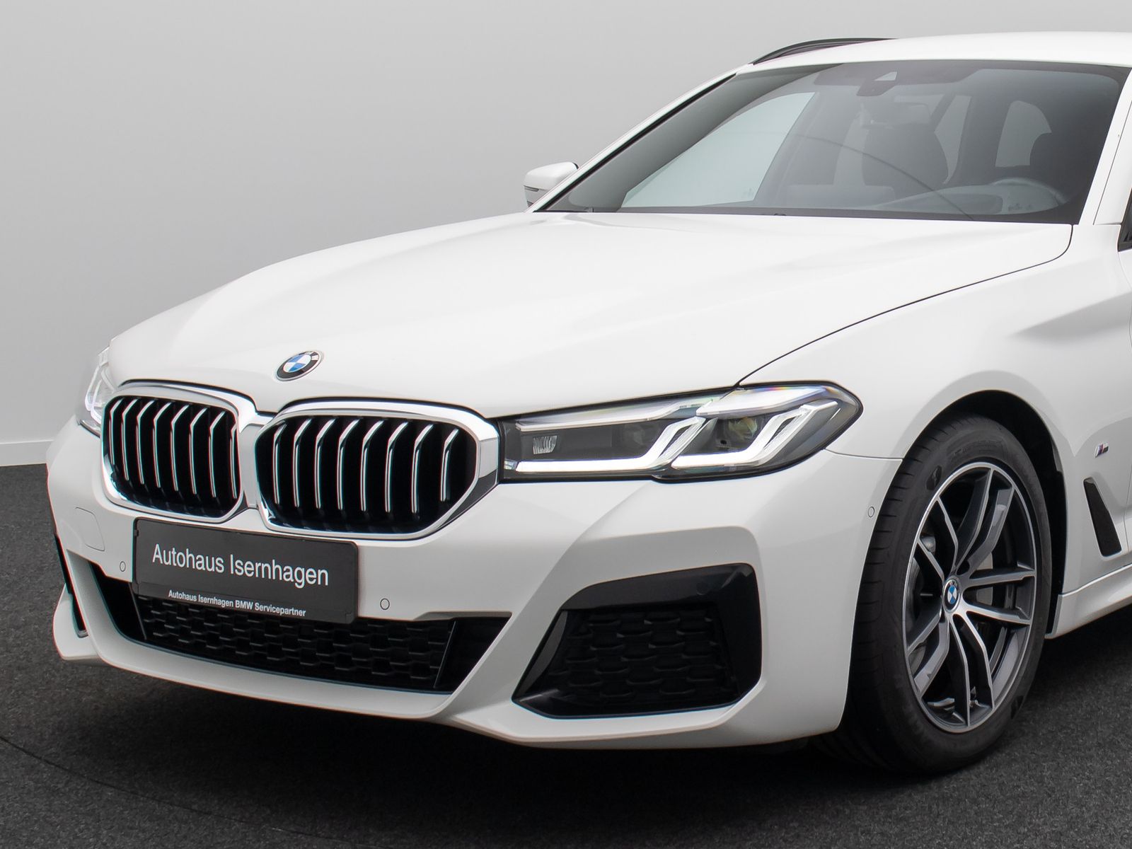 Fahrzeugabbildung BMW 530i M Sport Kamera HUD DAB Alarm HiFi 4xKlima