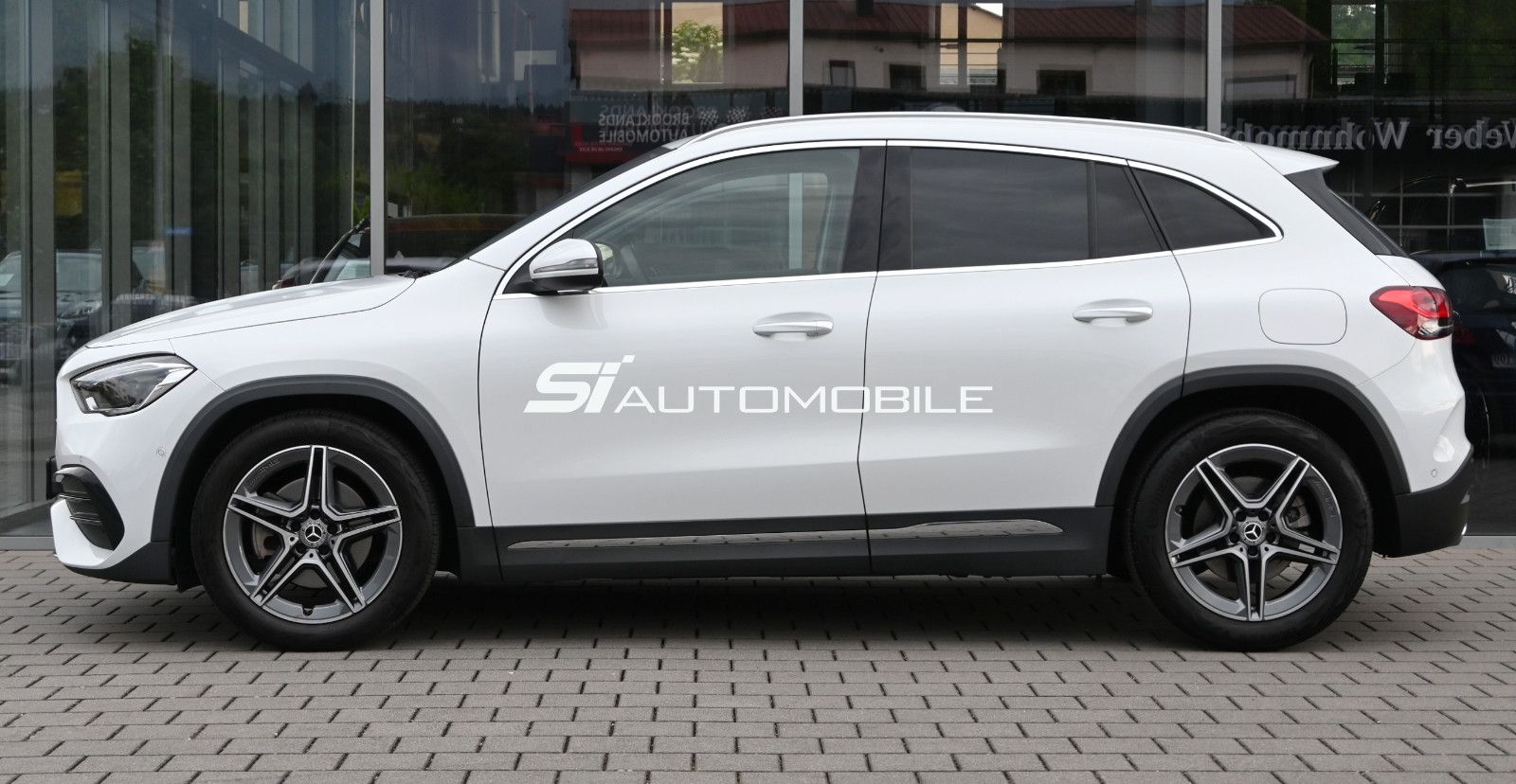 Fahrzeugabbildung Mercedes-Benz GLA 250 DCT AMG Line °DISTRONIC°HUD°STANDHEIZUNG