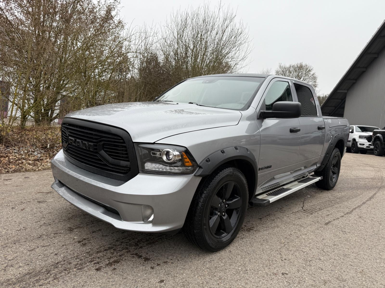 Dodge RAM 1500 HEMI 5.7L CREW CAB SPORT RAMBOX