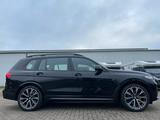 BMW X7 xDrive 40 i M Sport*Laser*Kamera*22"Deutsch - BMW X7 mit Benzin-Antrieb: Geländewagen