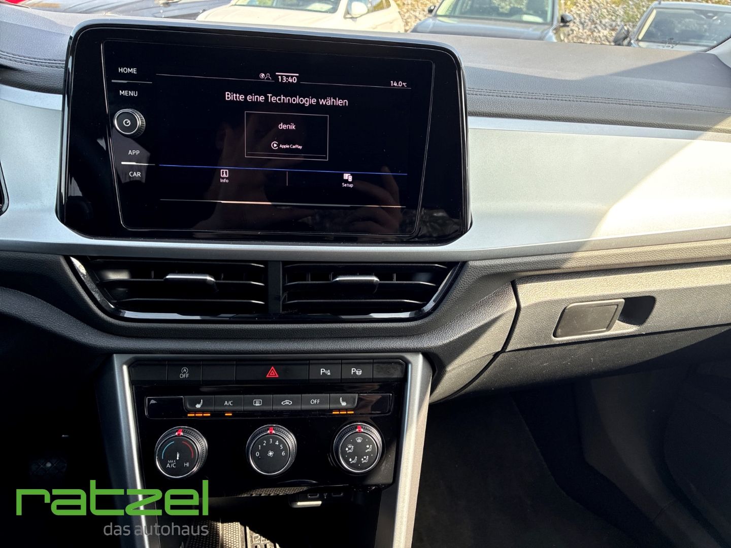 Fahrzeugabbildung Volkswagen T-Roc 1.5 TSI Life Digitales Cockpit LED DAB SHZ