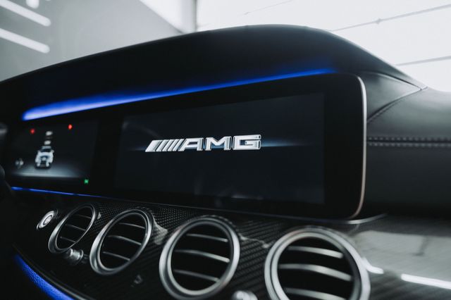 Fahrzeugabbildung Mercedes-Benz E 63 S AMG Keramik Carbon Burmester 4-Matic+