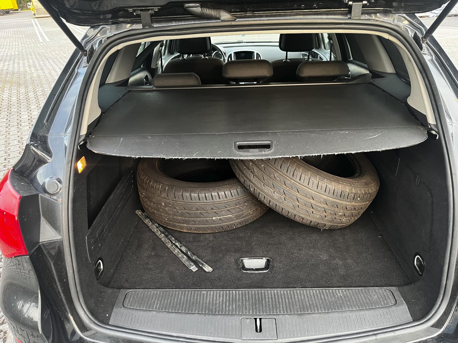 Opel Astra 2015 — photo 17