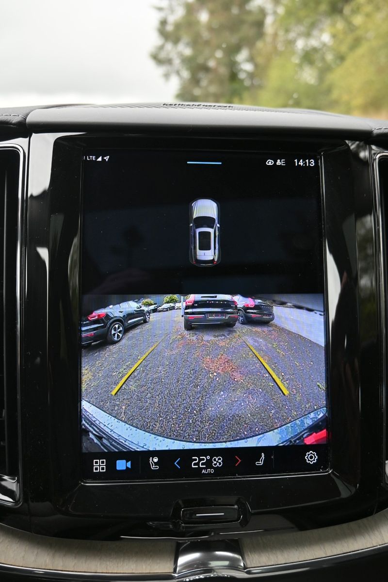 Fahrzeugabbildung Volvo XC60 T8 Inscription PHEV AWD*H&K*STHZG*PANO*