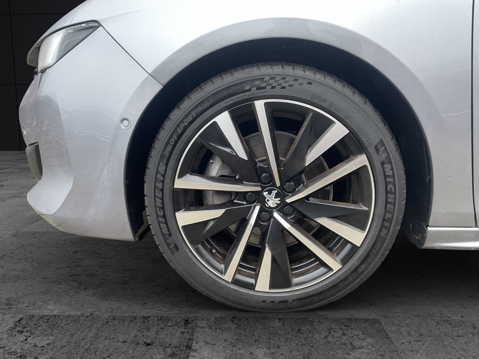 Fahrzeugabbildung Peugeot 508 SW Hybrid 225 GT Pack*LED-Paket*AHK*