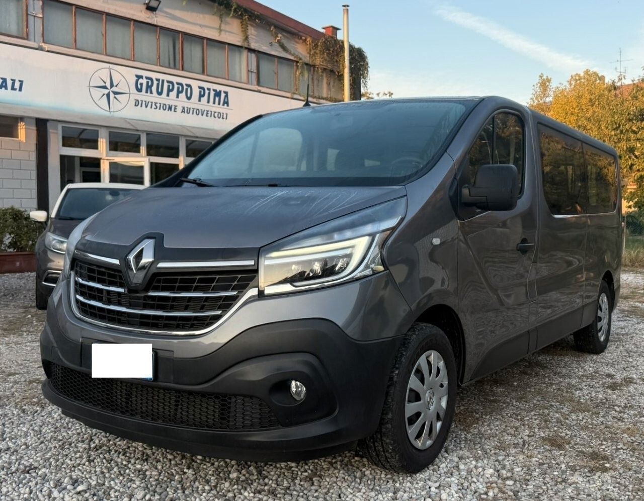 Renault RENAULT TRAFIC PASSENGER T29 2.0 dCi 145 CV L2H1 imagem 2