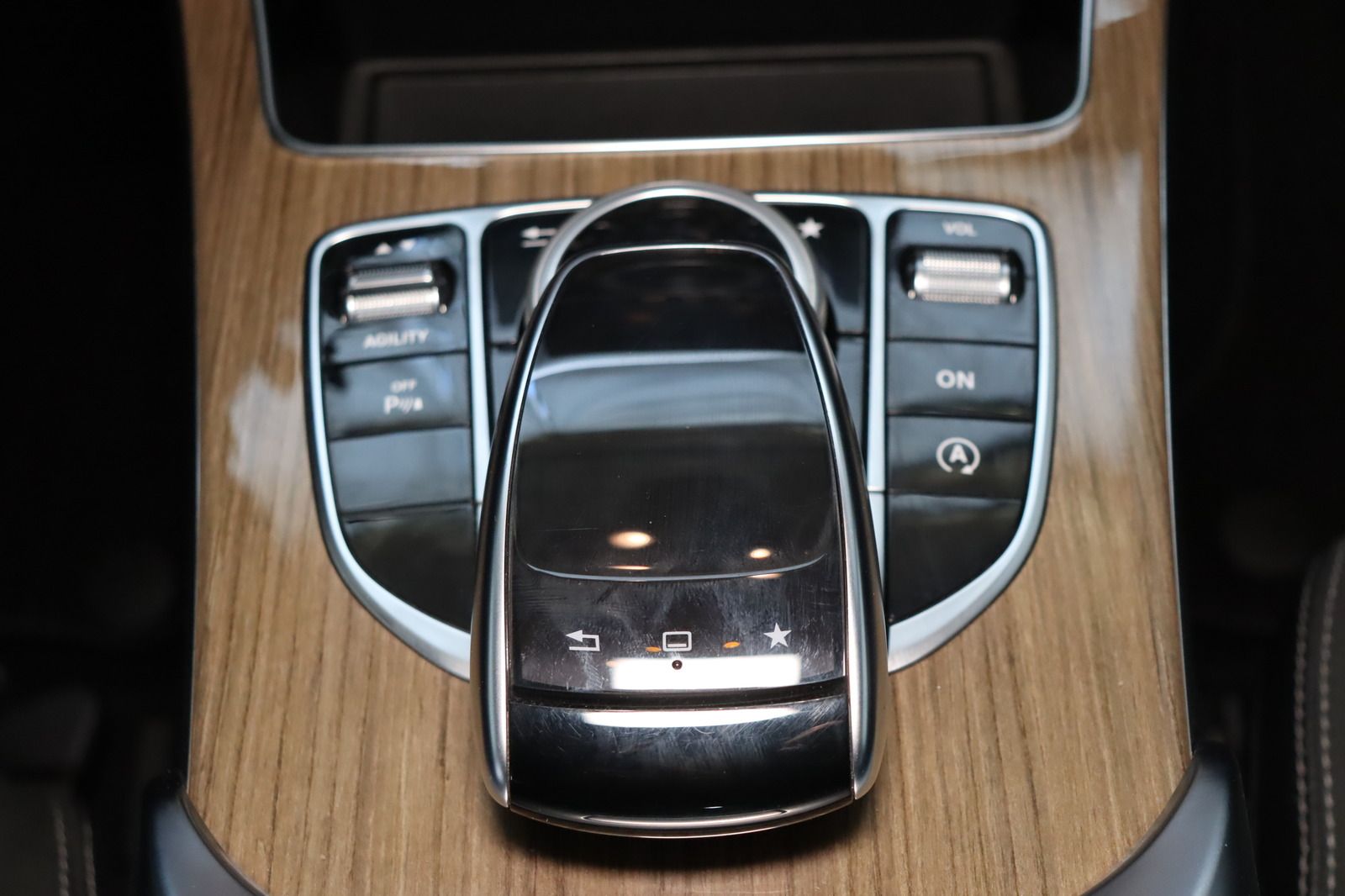 Fahrzeugabbildung Mercedes-Benz C 180 CGI Exclusive * Navi * Sitzhzg * TOP