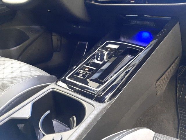 Fahrzeugabbildung Volkswagen Golf VIII Variant 2.0TDI R-Line BlackStyle Pano