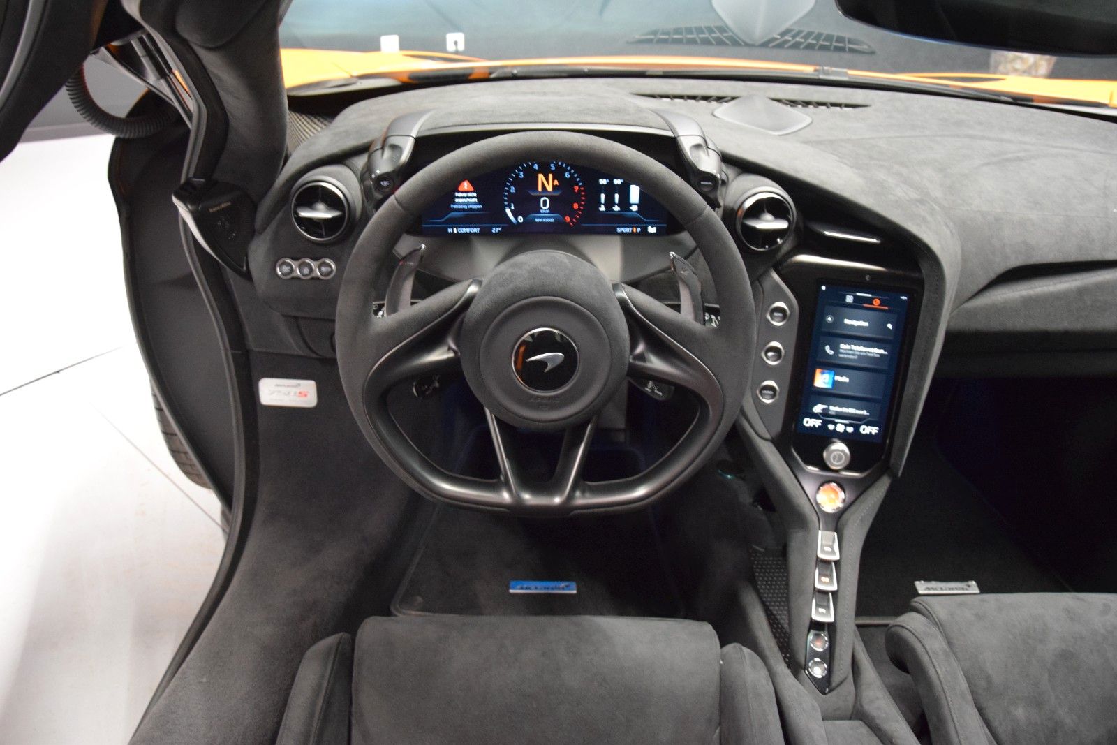 Fahrzeugabbildung McLaren 750S Black Pack / Lift Schale B&W Aero Kamera