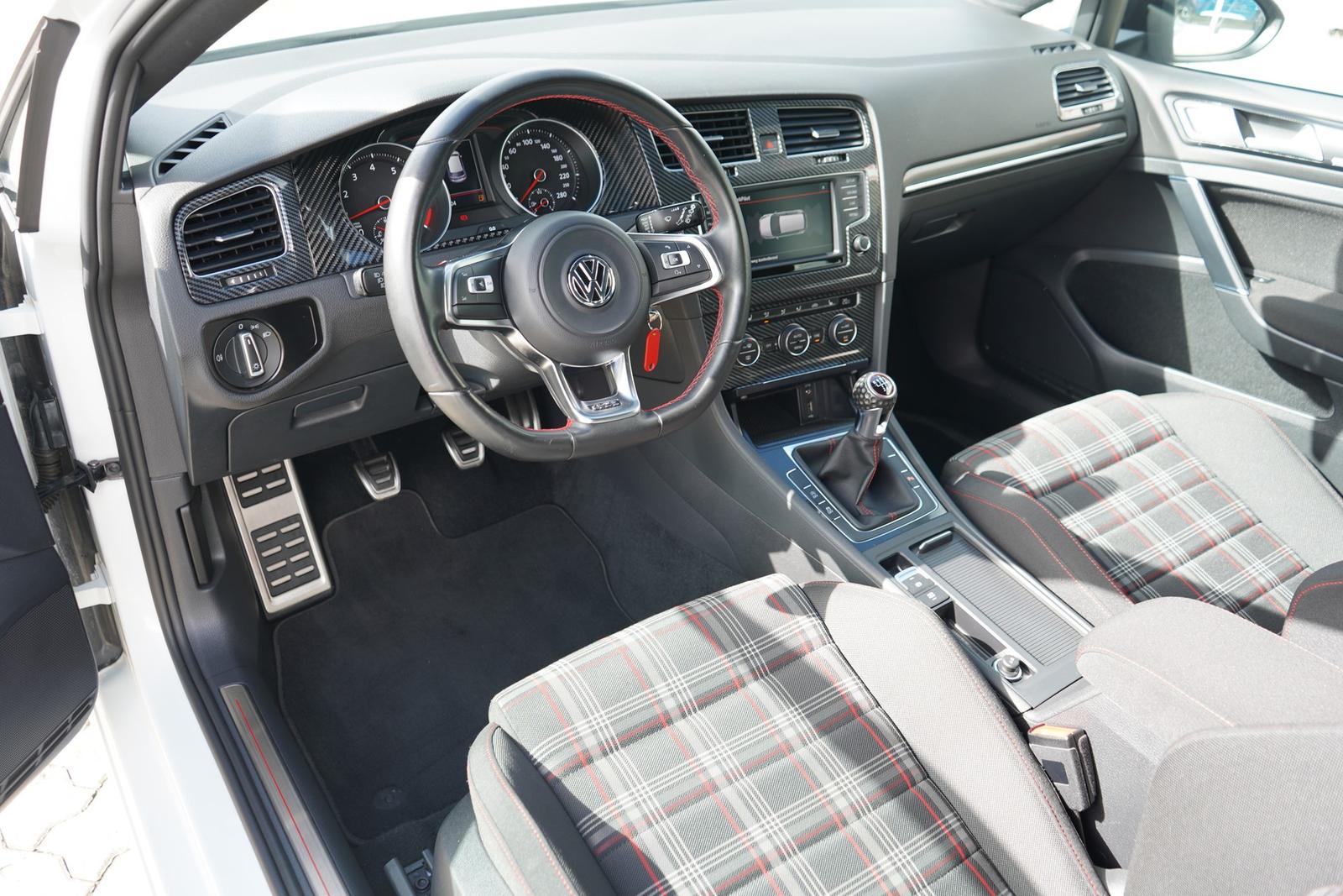 Volkswagen Golf VII 2.0 GTI Sitzheizung Klimaaut. PDC AHK