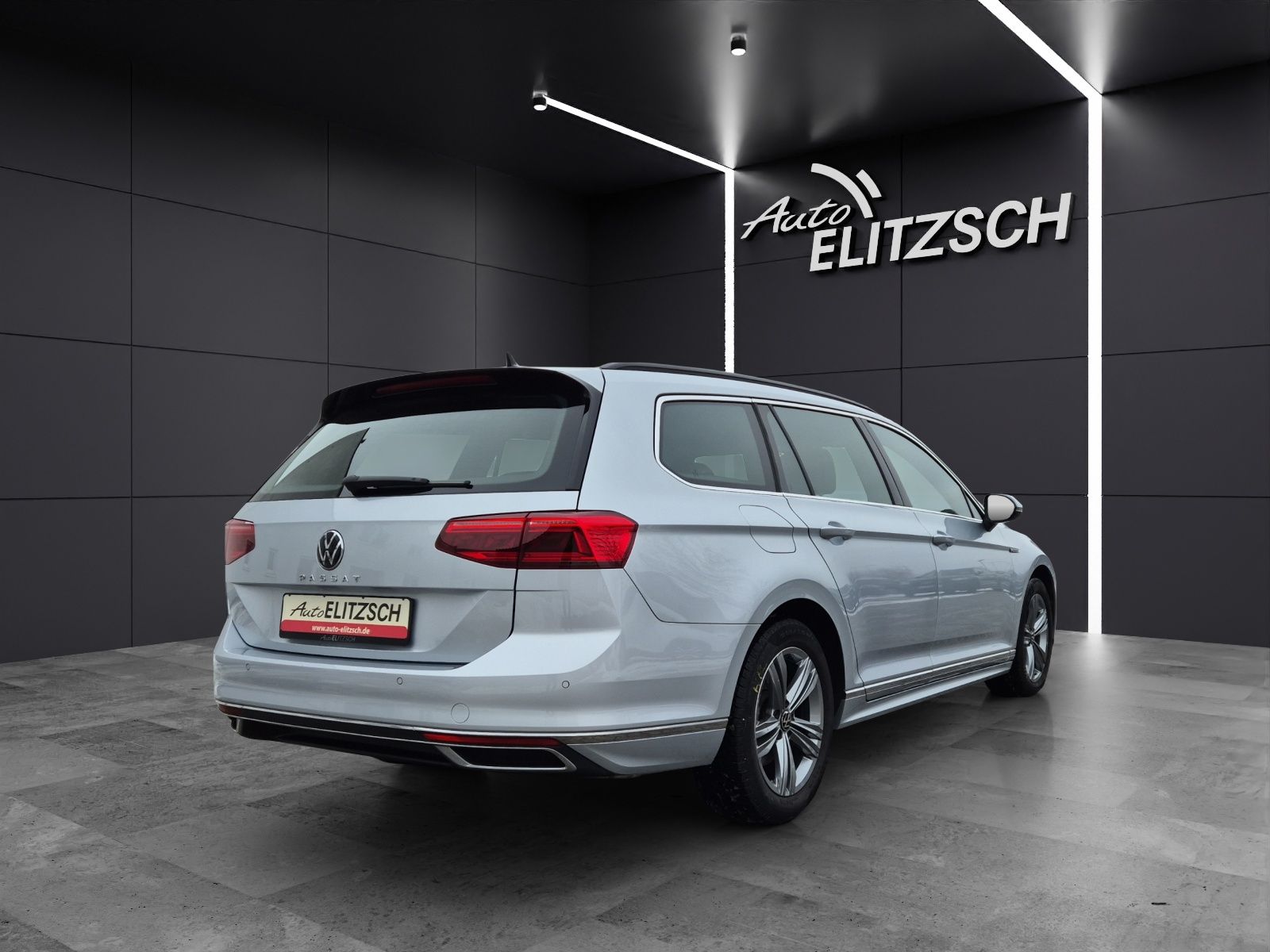 Fahrzeugabbildung Volkswagen Passat Variant TSI R-Line DSG Matrix Navi AID AC