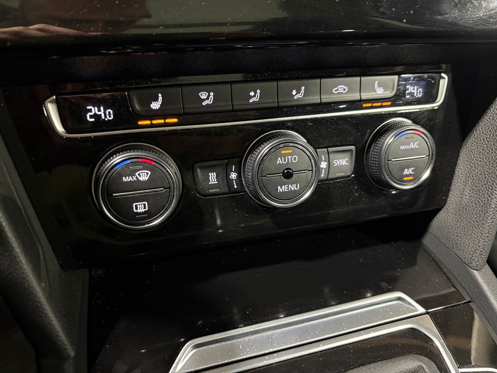 Fahrzeugabbildung Volkswagen Passat Variant Highline BMT/KAMERA/NAVI/SHZ/ACC/