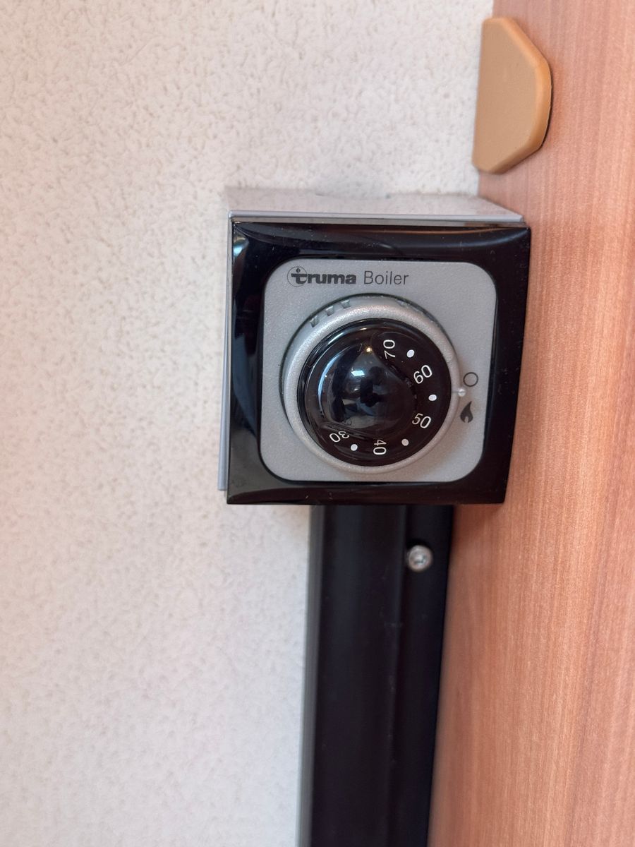 Fahrzeugabbildung Hobby 545 KMF DE LUXE SAT TV MOVER RUNDSITZGRUPPE