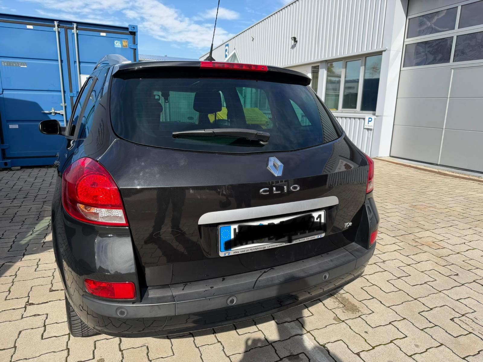 Renault Clio 2011 — interior