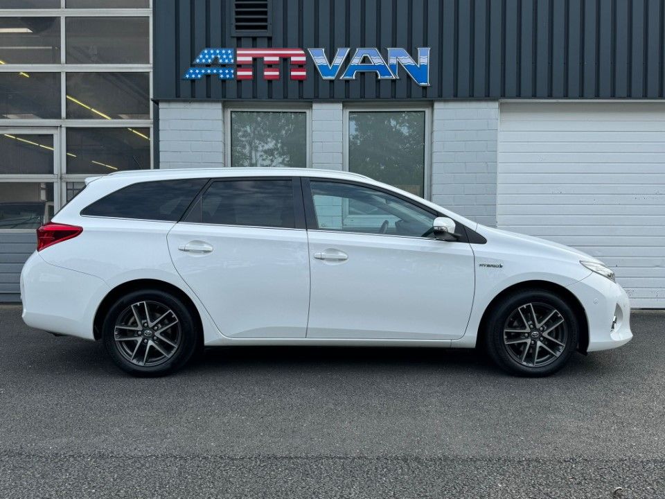 Fahrzeugabbildung Toyota Auris Touring Sports Business Edition Hybrid