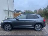 Audi Q5 2.0 TFSI S tronic quattro sport sport - Audi Q5 mit Benzin-Antrieb: Sport