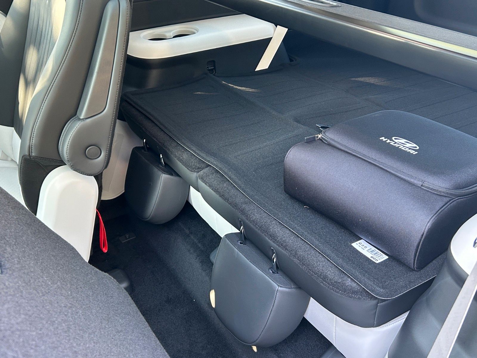 Fahrzeugabbildung Hyundai IONIQ 9 UNIQ 226kW *RW600KM*Pano*6Si*Relax*HeUp*