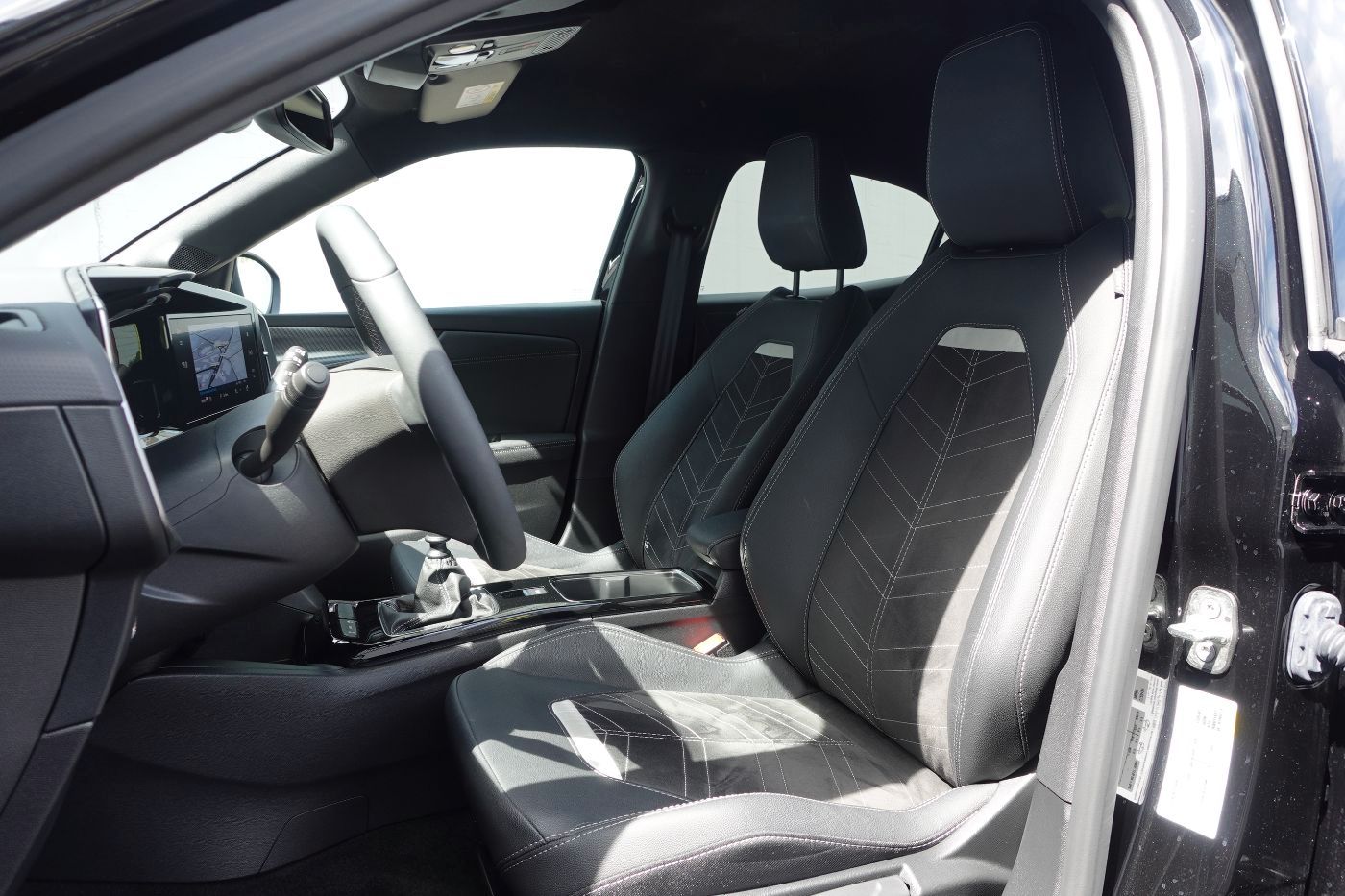 Fahrzeugabbildung Opel Mokka 1.2 Turbo GS Line KlimaA,LED,Navi,SHZ,ACC