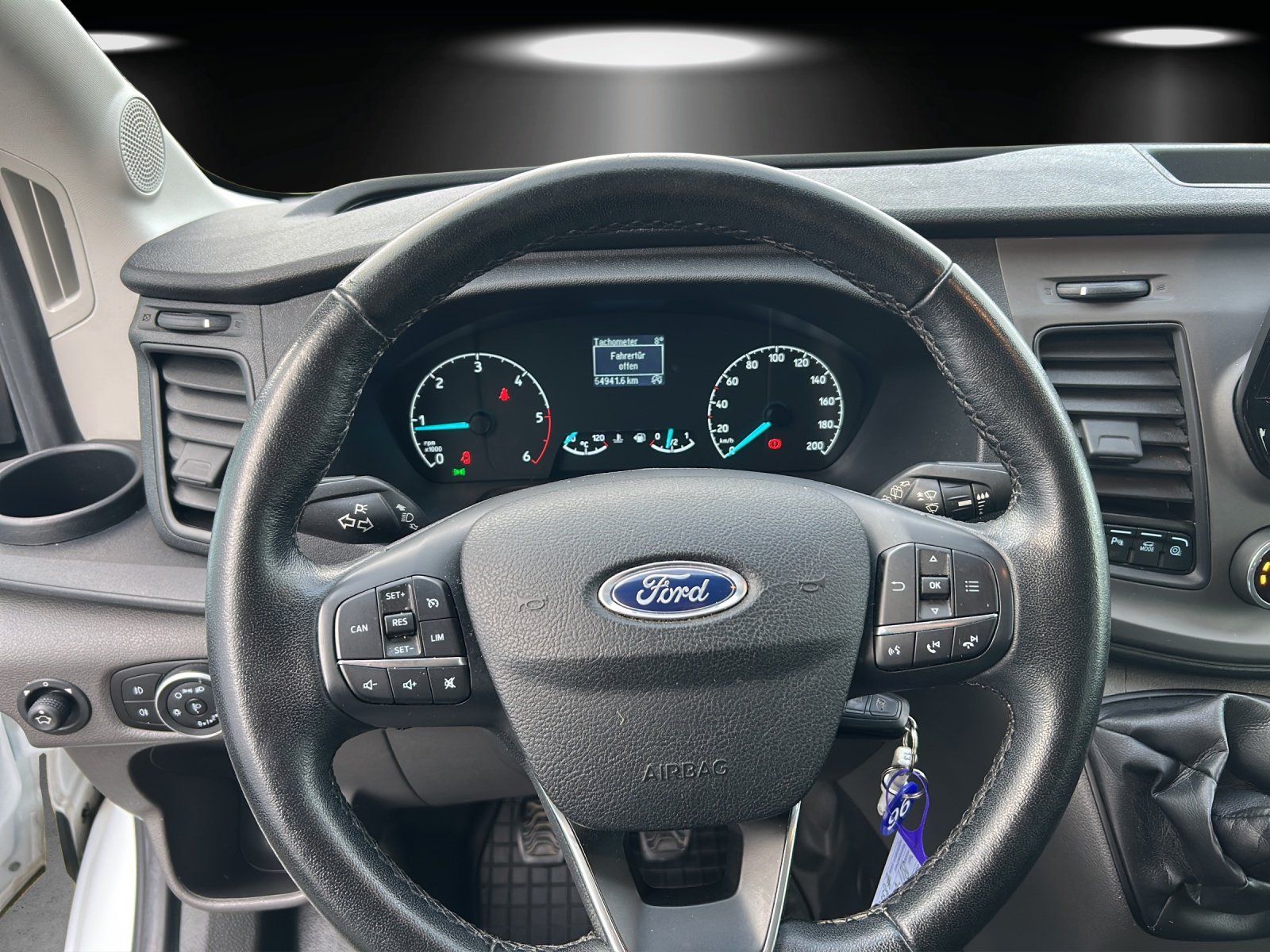 Fahrzeugabbildung Ford Transit 350 L2H2 VA Trend