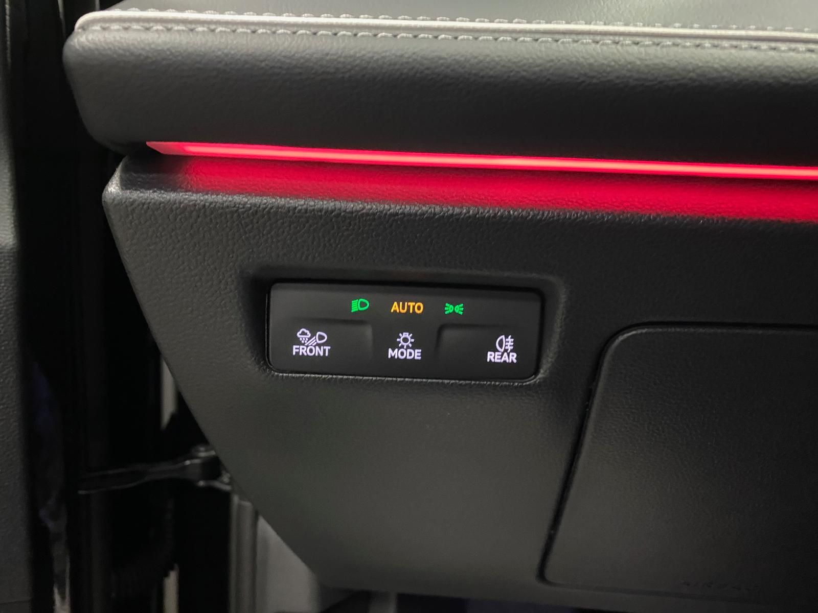 Fahrzeugabbildung Volkswagen Passat Variant 1.5 eTSI Elegance AHK+MATRIX+ACC+