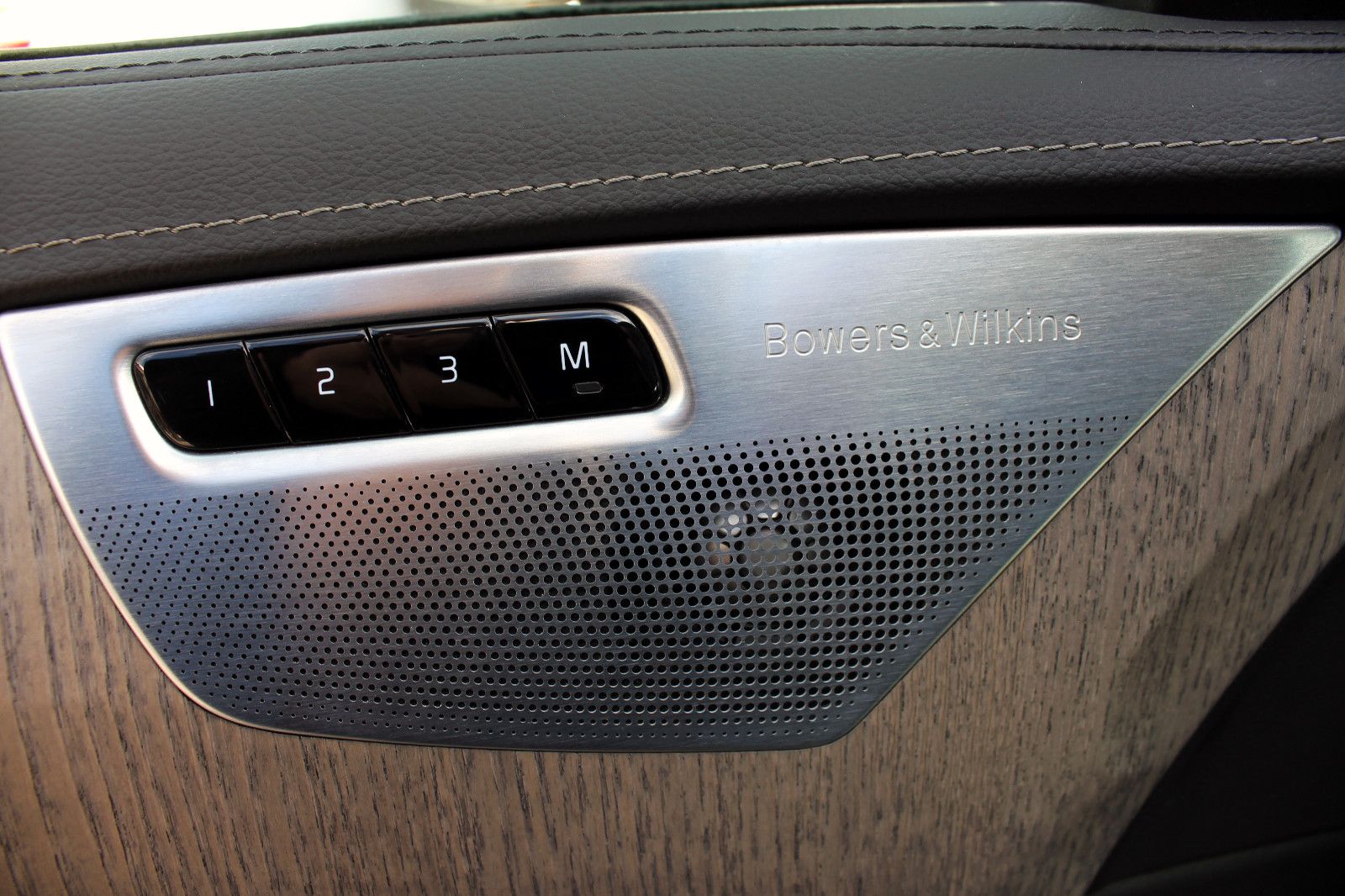 Fahrzeugabbildung Volvo XC90 B5 AWD Ultimate Bright 7-Stz. 360° ACC PANO