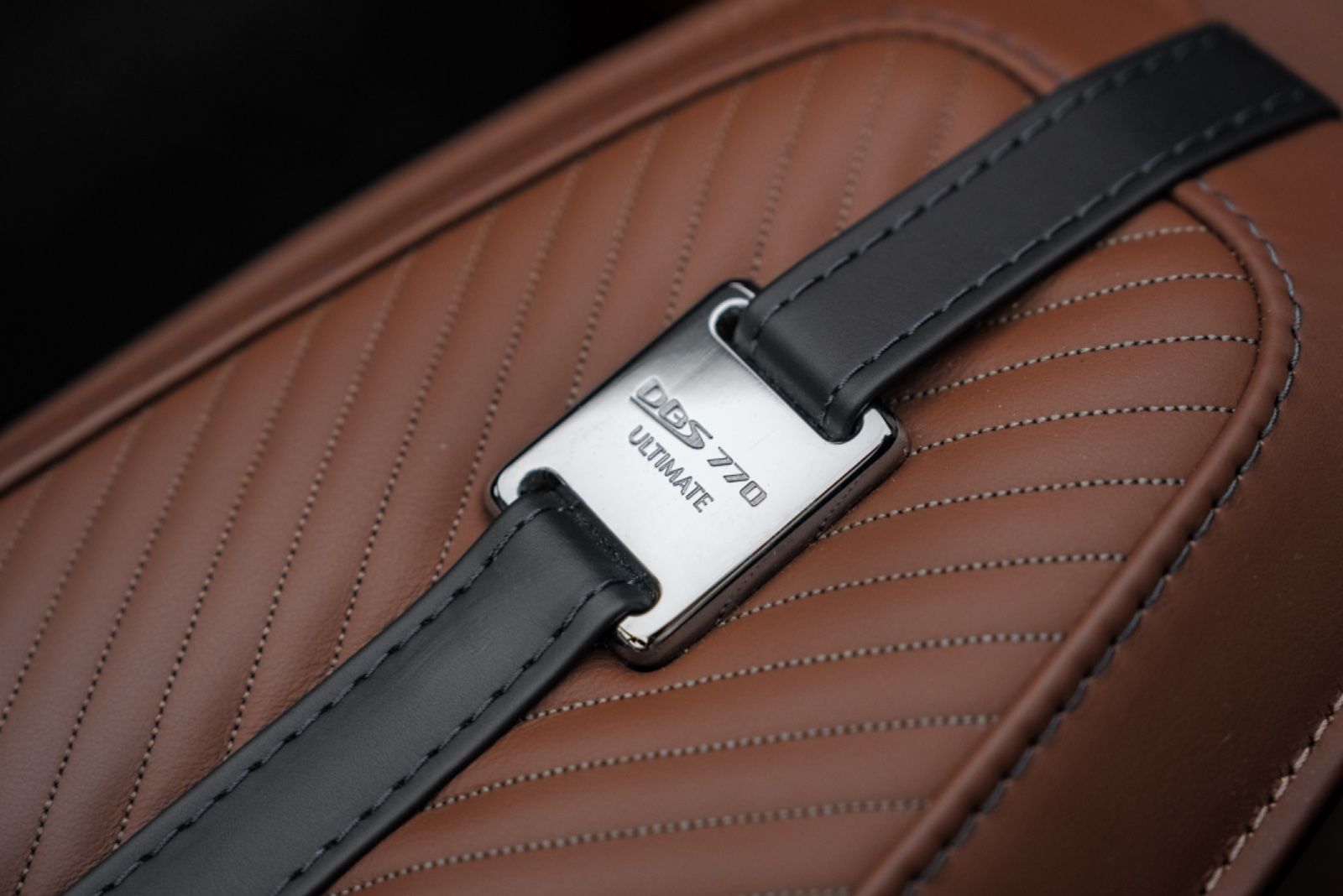 Fahrzeugabbildung Aston Martin DBS 770 Ultimate Volante 1 OF 199/CARBON/BUCKET