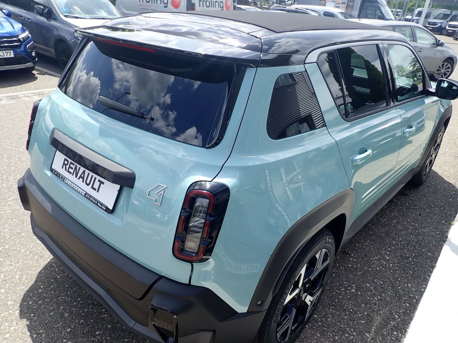 Fahrzeugabbildung Renault R 4 E-Tech elektrisch Techno "plein sud" 150 Com