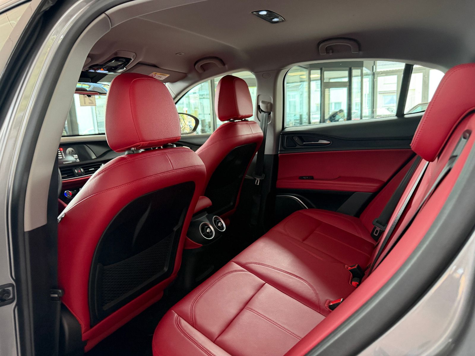 Fahrzeugabbildung Alfa Romeo Stelvio Super Q4/BI-XENON/PDC/AUTOMATIK/SPURHALT