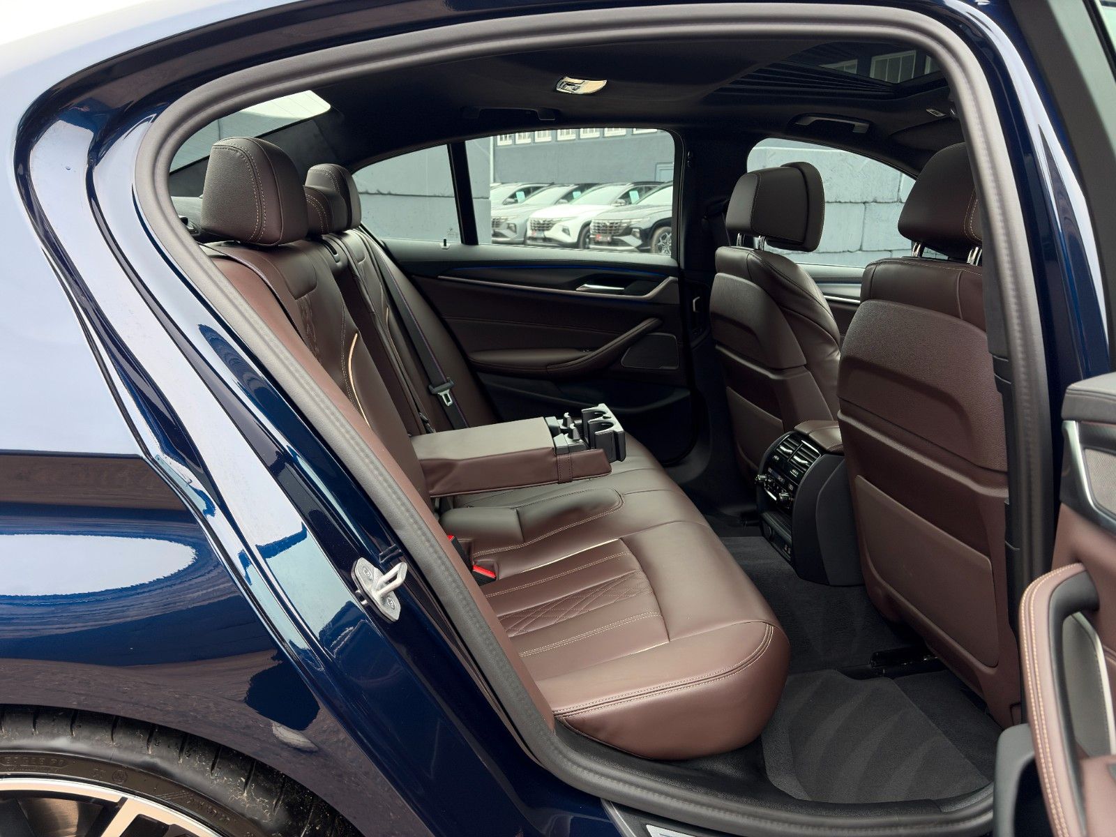 Fahrzeugabbildung BMW M550i xDr M Sport Pro Laser HuD 360° StdHzg GSD