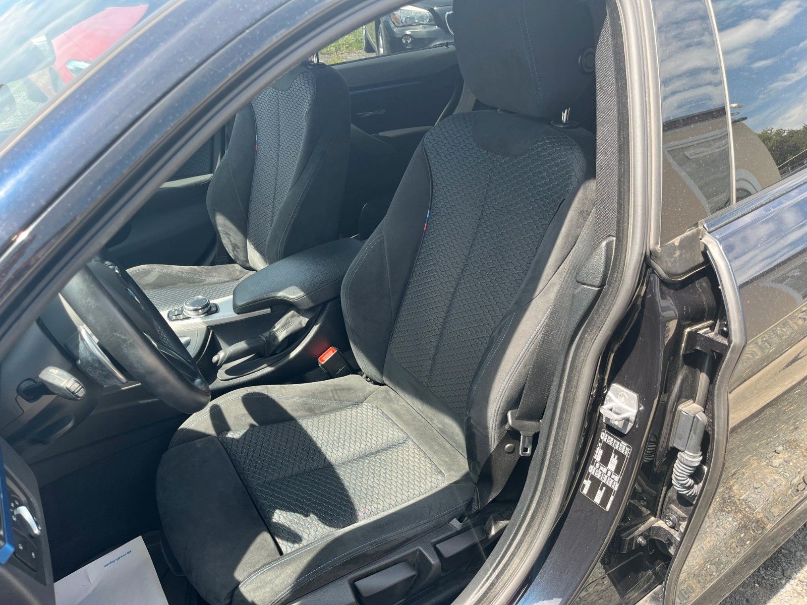 Fahrzeugabbildung BMW 420i Gran Coupé Sport-Aut. M SPORTPAKET Navi LED