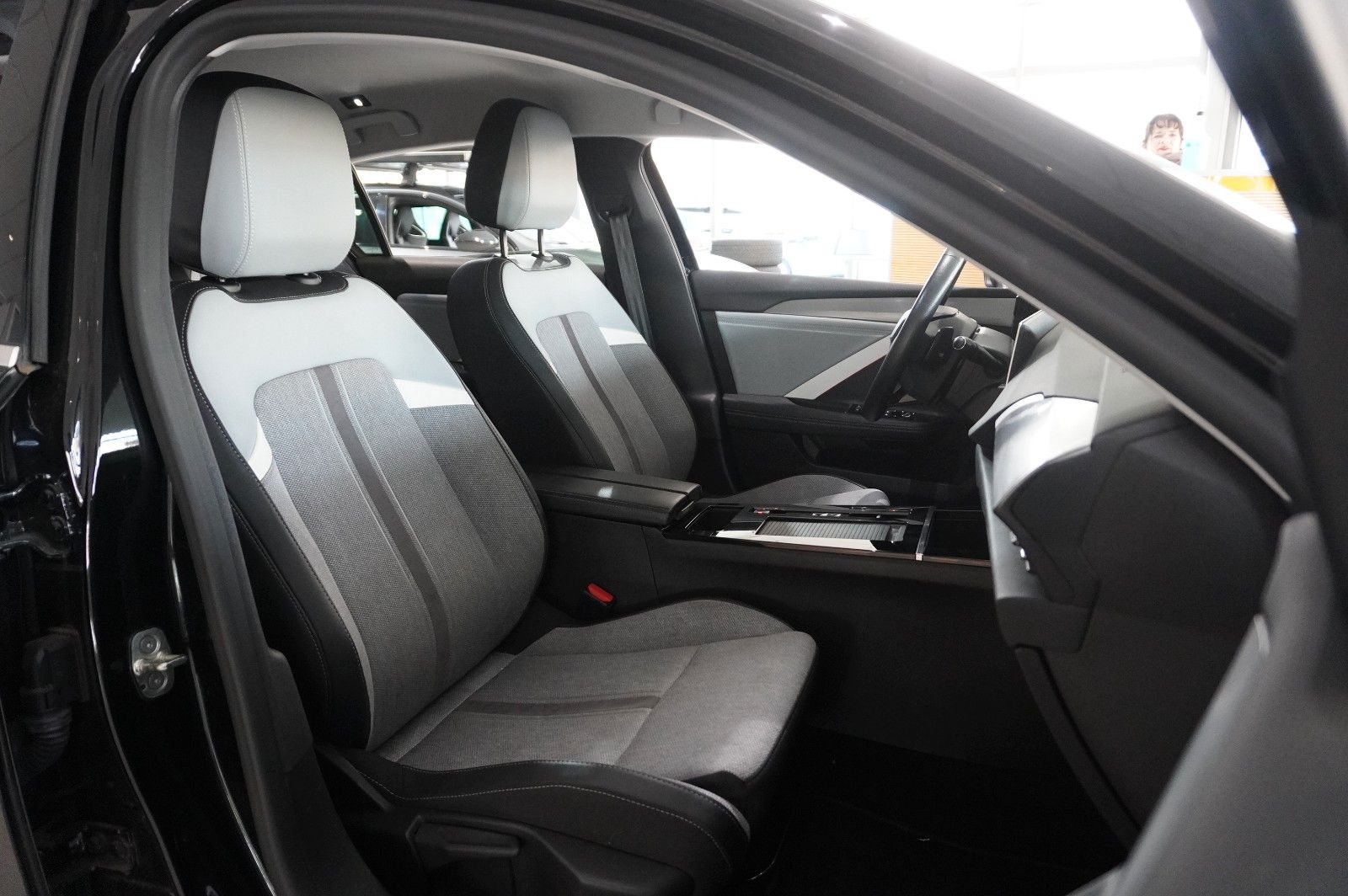 Fahrzeugabbildung Opel Astra L Lim. 1.6 HYBRID ELEGANCE NAVI/KAMERA/AHK