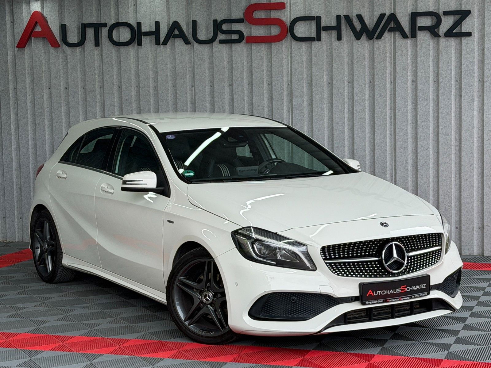 MERCEDES-BENZ A180 Aut. AMG Edition Led Kamera Navi Alcantara