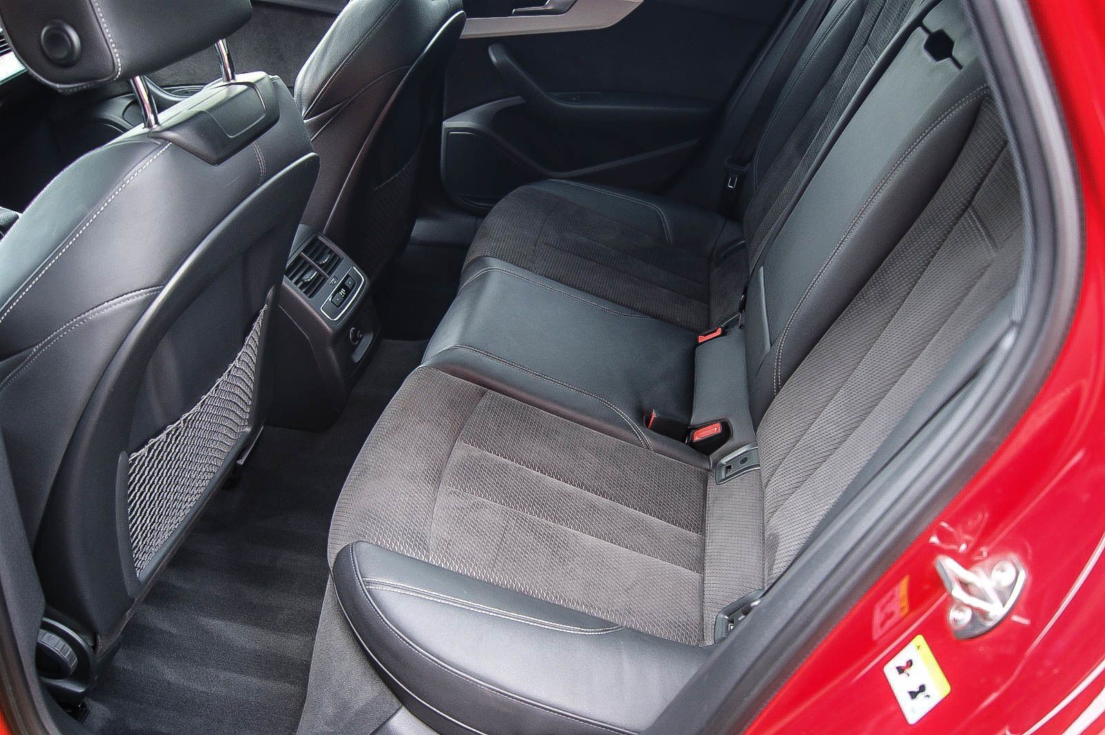 Fahrzeugabbildung Audi A4 Avant 20 TDI S-Line SPORT PANORAMA KAMERA DSP