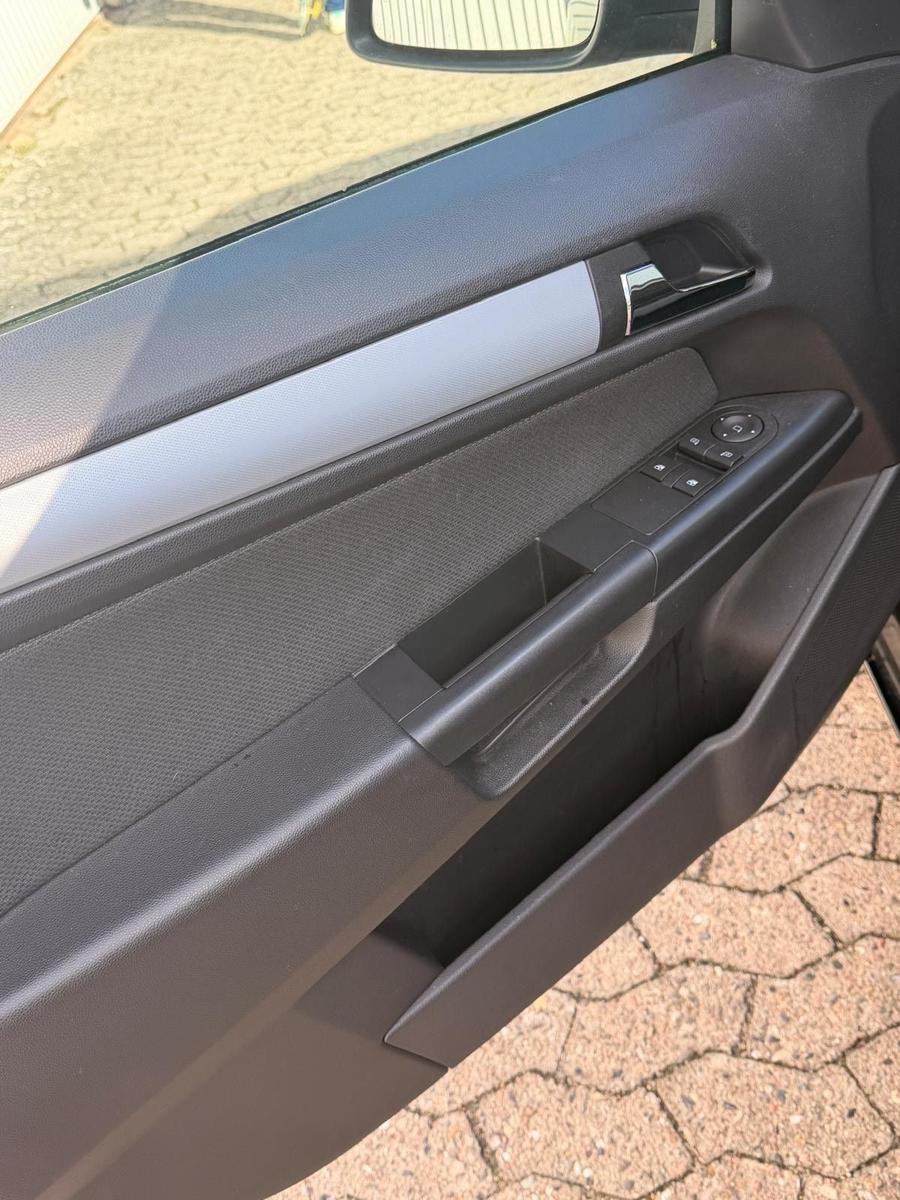 Opel Astra 2005 — photo 11
