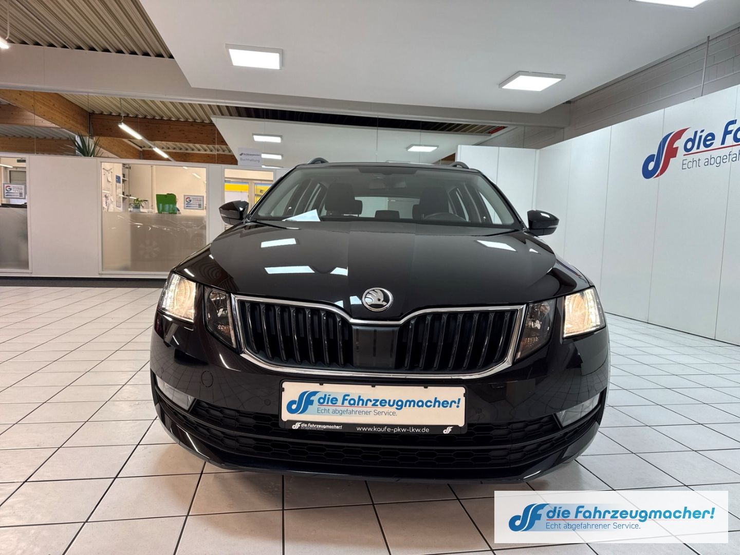 Fahrzeugabbildung SKODA Octavia Combi Ambition Sperrdiff. Apple CarPlay