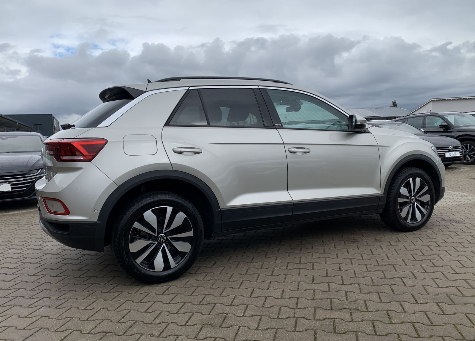Fahrzeugabbildung Volkswagen T-Roc 1.5 TSI*Move*LED*ACC*AHK*STHZ*Cam*
